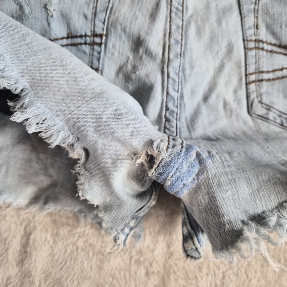 Aeropostale Women's Light Blue Distressed Denim Shorts 11/12 Regular. - Picture 7 of 9